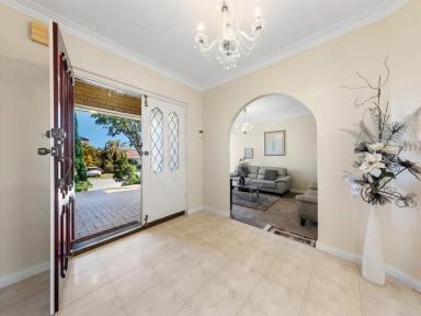 House For Sale - WA - Coogee - 6166 - The Essence of Family Living!  (Image 2)