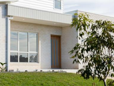 Duplex/Semi-detached For Lease - NSW - Old Bar - 2430 - Brand New Luxury 4 Bedroom Family Home  (Image 2)