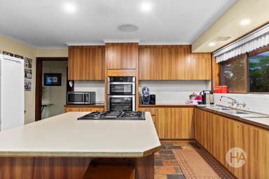 House For Sale - VIC - Tootgarook - 3941 - Classic Home with Great Potential (Image 2)