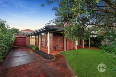House For Sale - VIC - Tootgarook - 3941 - Classic Home with Great Potential  (Image 2)