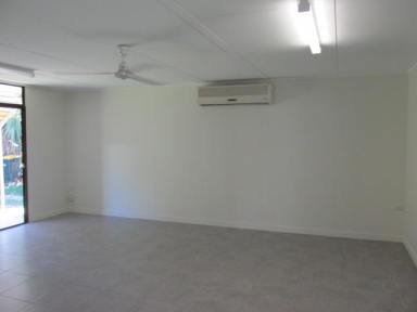 House For Lease - QLD - Manunda - 4870 - Charming 3 bedroom 1 bathroom!  (Image 2)