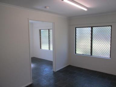 House For Lease - QLD - Manunda - 4870 - Charming 3 bedroom 1 bathroom!  (Image 2)