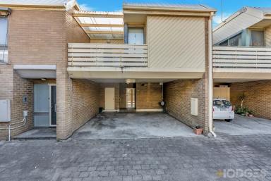 Townhouse For Lease - VIC - Carrum - 3197 - 2 Bedroom - (could be a 3)  with 2 Bathrooms and 2 car spaces !  (Image 2)