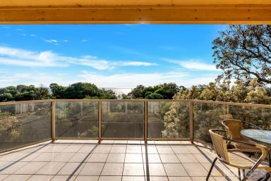 Townhouse Leased - VIC - Carrum - 3197 - 2 Bedroom - (could be a 3)  with 2 Bathrooms and 2 car spaces !  (Image 2)