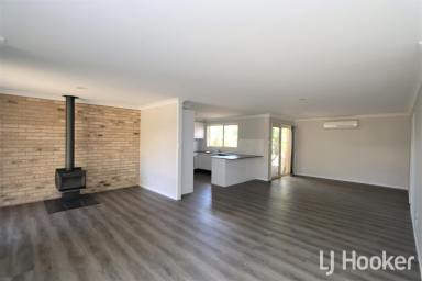 House For Lease - NSW - Inverell - 2360 - Beautifully Renovated Home in Popular Street  (Image 2)