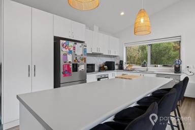 House For Lease - VIC - Port Welshpool - 3965 - 3 BEDROOM 2 BATHROOM HOUSE IN PORT WELSHPOOL (Image 2)