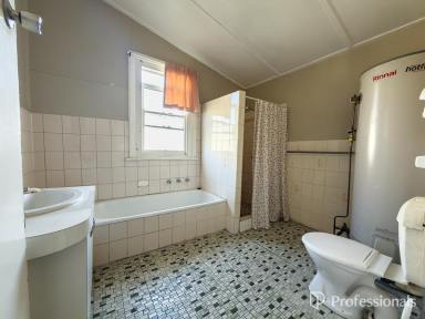 House For Lease - NSW - North Tamworth - 2340 - 111 Johnston Street, North Tamworth (Image 2)