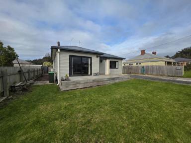 House For Sale - TAS - Somerset - 7322 - Relaxed Living in the Heart of Somerset  (Image 2)