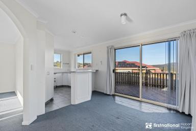 House For Lease - TAS - Huntingfield - 7055 - Comfortable Family Living (Image 2)