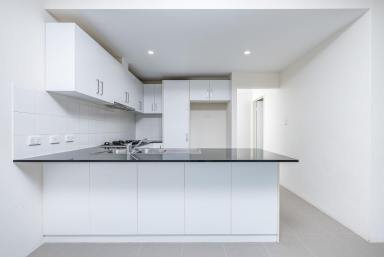 House For Sale - WA - Jindalee - 6036 - Coastal Living Meets Modern Comfort in Sought After Eden Beach Estate (Image 2)
