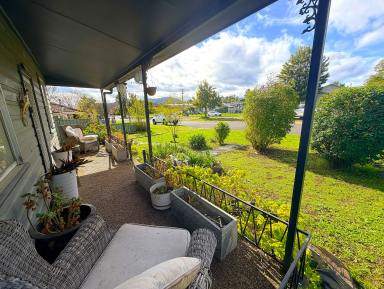 House For Sale - NSW - Werris Creek - 2341 - RENOVATED 4 BEDROOM WEATHER BOARD HOME  (Image 2)