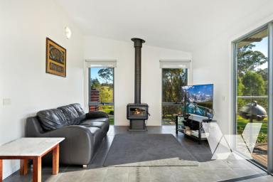 Acreage/Semi-rural Sold - VIC - Johnsonville - 3902 - Park like Setting  (Image 2)
