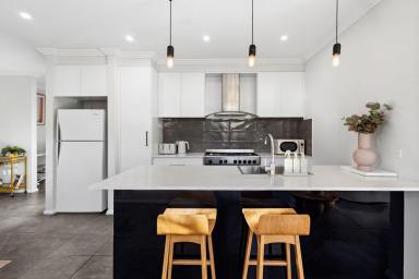 House For Sale - VIC - Flora Hill - 3550 - Contemporary comfort in the heart of Flora Hill (Image 2)