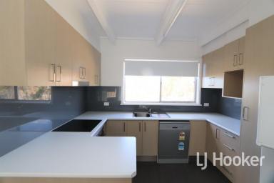 Apartment For Lease - NSW - Inverell - 2360 - Modern Unit in Quiet Complex on Ross Hill  (Image 2)