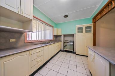 House For Sale - NSW - Tumut - 2720 - Large Living on Two Titles!  (Image 2)