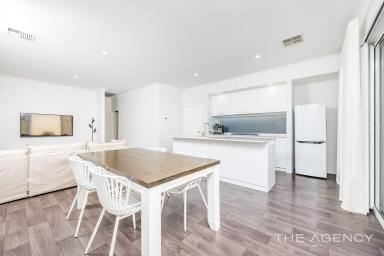 House For Sale - WA - Jindalee - 6036 - Luxurious Low Maintenance Coastal Living  (Image 2)