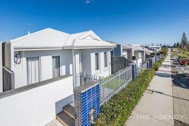 House For Sale - WA - Jindalee - 6036 - Luxurious Low Maintenance Coastal Living  (Image 2)