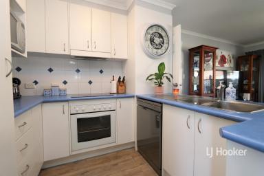 Duplex/Semi-detached For Lease - NSW - Inverell - 2360 - Tidy Brick Duplex in Prime Location  (Image 2)