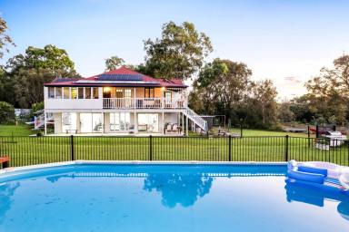 House For Sale - QLD - Macleay Island - 4184 - Waterfront Lifestyle Opportunity (Image 2)