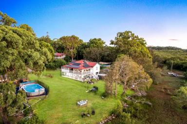 House For Sale - QLD - Macleay Island - 4184 - Waterfront Lifestyle Opportunity (Image 2)