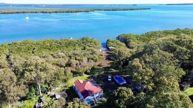 House For Sale - QLD - Macleay Island - 4184 - Waterfront Lifestyle Opportunity  (Image 2)