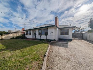 House For Sale - VIC - Swan Hill - 3585 - Comfort, Space & Convenience in a Great Location  (Image 2)