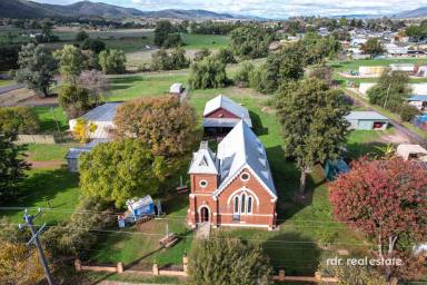 House For Sale - NSW - Bingara - 2404 - HEAVEN-SENT OPPORTUNITY (Image 2)