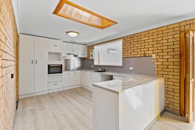 House For Sale - NSW - Mudgee - 2850 - RELAXED LIVING INSIDE AND OUT  (Image 2)