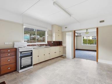 House For Lease - TAS - New Norfolk - 7140 - Tidy Home with Large Garage & Workshop  (Image 2)