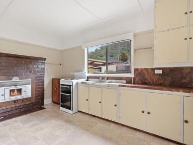House For Lease - TAS - New Norfolk - 7140 - Tidy Home with Large Garage & Workshop  (Image 2)