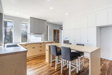 House For Sale - WA - Lakelands - 6180 - FABULOUS FAMILY HOME !!! (Image 2)