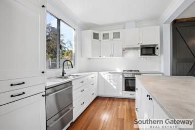 House For Sale - WA - Medina - 6167 - TRUE SHOW PIECE  (Image 2)