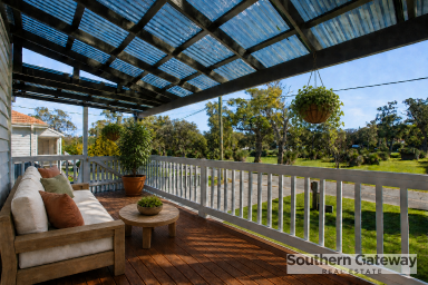 House For Sale - WA - Medina - 6167 - TRUE SHOW PIECE  (Image 2)