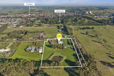 House For Sale - VIC - Cobden - 3266 - The Ultimate in Lifestyle Living (Image 2)