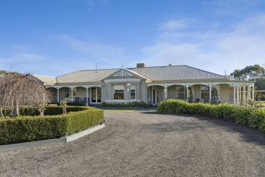 House For Sale - VIC - Cobden - 3266 - The Ultimate in Lifestyle Living (Image 2)