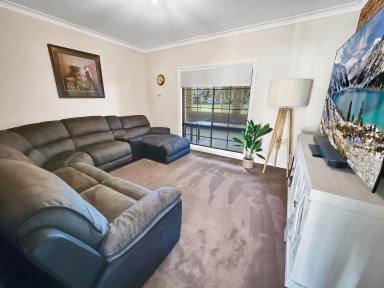 House For Sale - NSW - Leeton - 2705 - FAMILY HOME WITH A SOUGHT AFTER LOCATION  (Image 2)