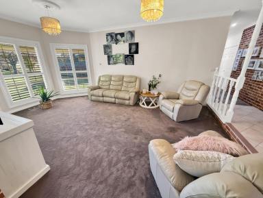 House For Sale - NSW - Leeton - 2705 - FAMILY HOME WITH A SOUGHT AFTER LOCATION  (Image 2)