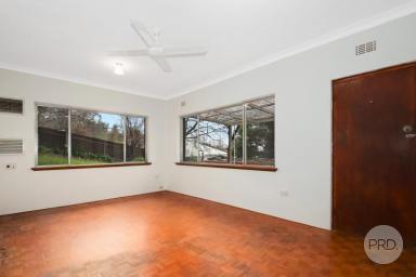 House For Lease - NSW - Albury - 2640 - Timeless Character Charm (Image 2)