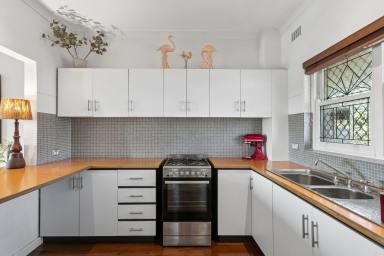 Apartment For Sale - WA - Floreat - 6014 - Character And Views On The Doorstep to Everything.  (Image 2)
