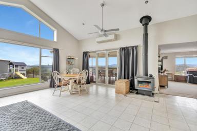 House For Sale - NSW - Mudgee - 2850 - ELEVATED FAMILY LIVING  (Image 2)