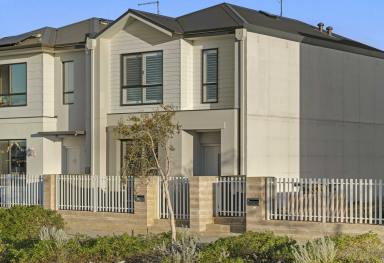 Townhouse For Sale - WA - Lakelands - 6180 - The Perfect Blend of Style, Space & Convenience  (Image 2)