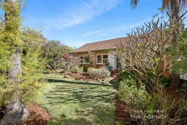 House For Sale - WA - Alfred Cove - 6154 - AMAZING ALFRED COVE OPPORTUNITY  (Image 2)