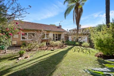 House For Sale - WA - Alfred Cove - 6154 - AMAZING ALFRED COVE OPPORTUNITY (Image 2)