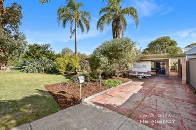 House For Sale - WA - Alfred Cove - 6154 - AMAZING ALFRED COVE OPPORTUNITY (Image 2)