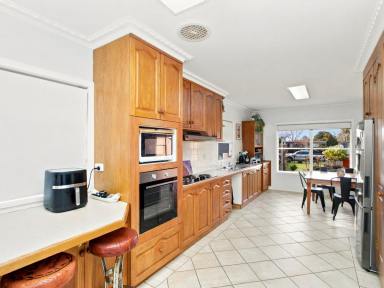 House For Sale - VIC - East Bairnsdale - 3875 - FAMILY COMFORT WITH ROOM TO GROW  (Image 2)