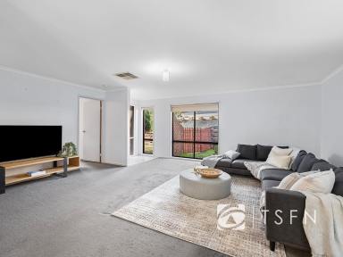 House For Sale - VIC - Spring Gully - 3550 - Exceptional Family Living in Prestigious Spring Gully  (Image 2)