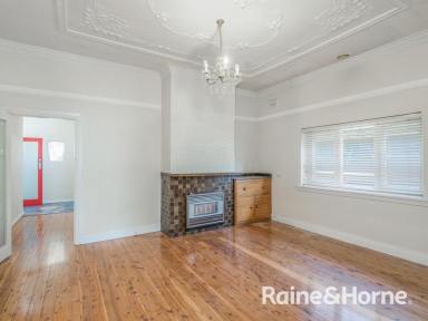 House For Sale - NSW - Wagga Wagga - 2650 - Central Charmer  (Image 2)