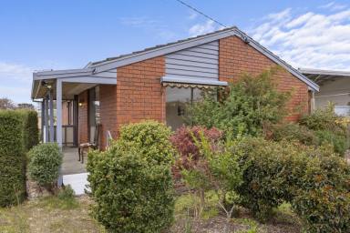 House For Sale - VIC - St Leonards - 3223 - Renovated Coastal Retreat Only 350m from the Beach  (Image 2)