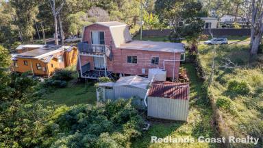 House For Sale - QLD - Russell Island - 4184 - Barn-Style Cottage Ready for Revival (Image 2)