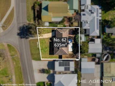 House For Sale - WA - Halls Head - 6210 - Vintage Coastal Charm Opposite Parkland – Your Old Halls Head Dream Starts Here (Image 2)